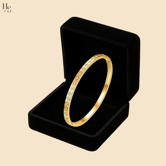 Celestia – Bracelet Vintage Étoiles en Zircon & Acier Inoxydable Plaqué Or 18K